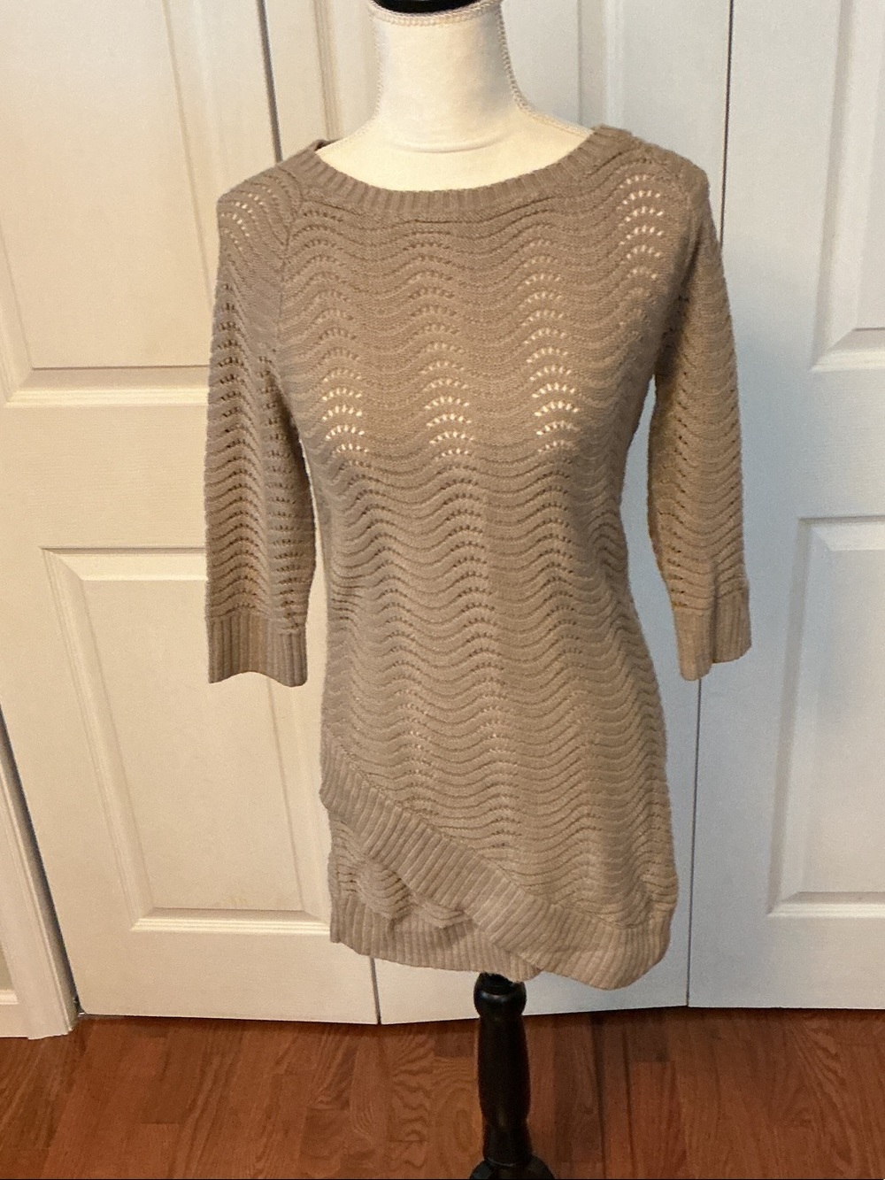 Design History Taupe Wave-Knit Scoop Neck Sweater